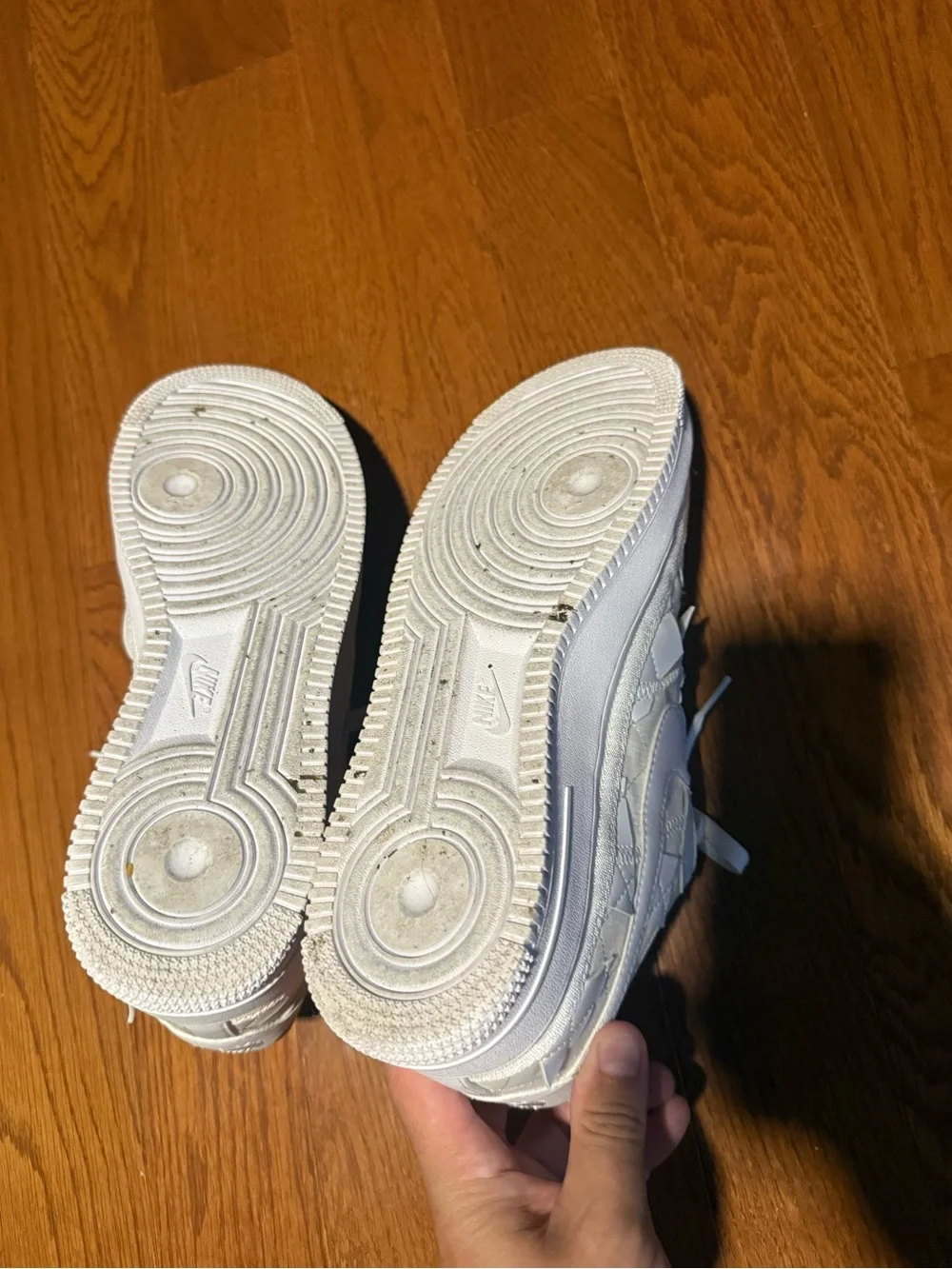 Nike men’s  White Quilted Low-Top Sneakers